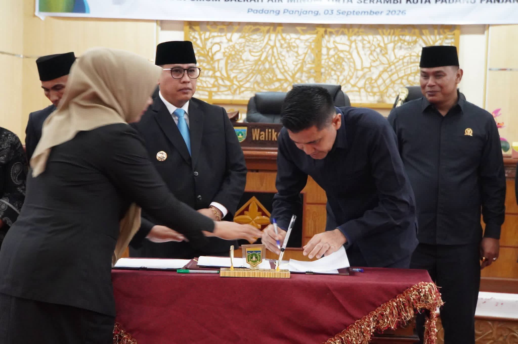 Penandatanganan  Rancangan Peraturan Daerah (Ranperda) tentang Perubahan APBD Kota Padang Panjang Tahun Anggaran 2026 untuk ditetapkan menjadi Peraturan Daerah. 
